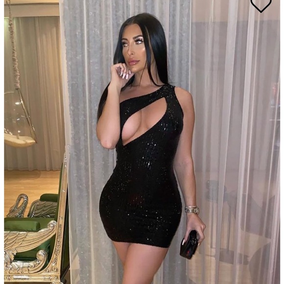 Sexy under boob sparkle - Picture 4 of 4